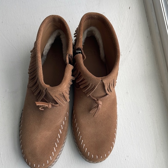 Ugg moccasin size 7. Fringe. Suede - Picture 2 of 7